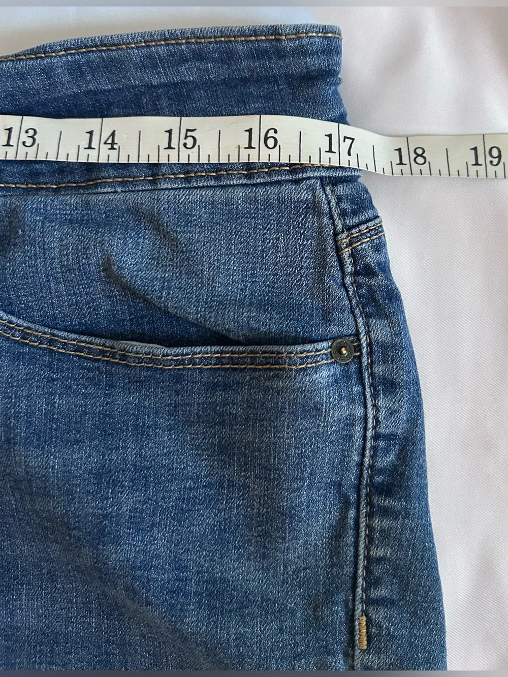 Women's Levi Denizen Cuffed Denim Shorts Size 14